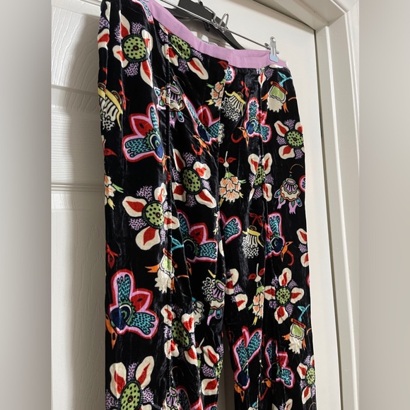 Authentic Valentino Garavani Floral Blend Printed Mid-Rise Pants - Picture 7 of 13